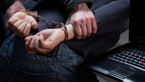 RAČUNARSKA PREVARA TEŠKA 70 MILIONA DOLARA: Srpski haker saglasan da bude izručen SAD RAČUNARSKA PREVARA TEŠKA 70 MILIONA DOLARA: Srpski haker saglasan da bude izručen SAD