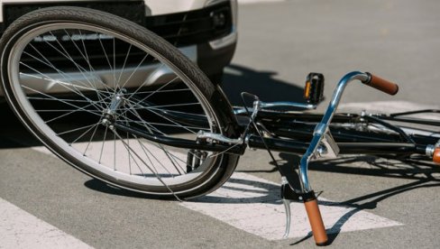 IMA SAMO 15 GODINA: Biciklista, koji je teško povređen u nesreći u Nišu, priključen na respirator IMA SAMO 15 GODINA: Biciklista, koji je teško povređen u nesreći u Nišu, priključen na respirator
