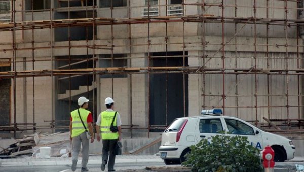 ТРАГЕДИЈА: У паду са скеле погинуо фудбалер на Новом Београду, а недавно је постао отац! ТРАГЕДИЈА: У паду са скеле погинуо фудбалер на Новом Београду, а недавно је постао отац!