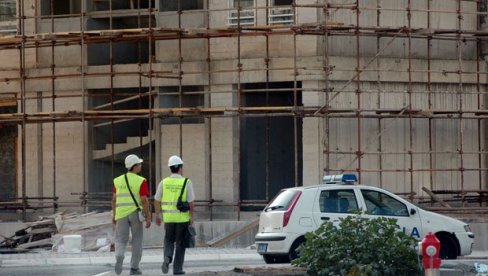 TRAGEDIJA: U padu sa skele poginuo fudbaler na Novom Beogradu, a nedavno je postao otac! TRAGEDIJA: U padu sa skele poginuo fudbaler na Novom Beogradu, a nedavno je postao otac!