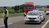SAOBRAĆAJNA NESREĆA KOD BOLJEVCA: Sudar dva kamiona i radne mašine troje povređenih SAOBRAĆAJNA NESREĆA KOD BOLJEVCA: Sudar dva kamiona i radne mašine troje povređenih