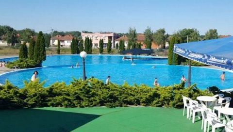 ЛЕПОТА БАЗЕНА МАМИ КУПАЧЕ: Посета Шамачким базенима преполовљен ове године ЛЕПОТА БАЗЕНА МАМИ КУПАЧЕ: Посета Шамачким базенима преполовљен ове године