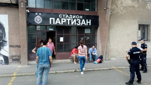 СЛИКЕ СА ЛИЦА МЕСТА: Овде је преминуо Мајкл Оџо СЛИКЕ СА ЛИЦА МЕСТА: Овде је преминуо Мајкл Оџо