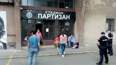 СЛИКЕ СА ЛИЦА МЕСТА: Овде је преминуо Мајкл Оџо СЛИКЕ СА ЛИЦА МЕСТА: Овде је преминуо Мајкл Оџо