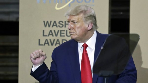 ТРАМП: БАЈДЕН НЕ ПРИЗНАЈЕ НИ БОГА - Шеф беле куће уочи избора жестоко се обрушио на демократског ривала ТРАМП: БАЈДЕН НЕ ПРИЗНАЈЕ НИ БОГА - Шеф беле куће уочи избора жестоко се обрушио на демократског ривала