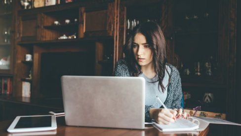 VAŽNO: Ako radite od kuće, poslodavac mora ovako da vam plaća rad VAŽNO: Ako radite od kuće, poslodavac mora ovako da vam plaća rad
