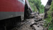АМОНИЈАК БУКНУО У АЈОВИ: Вагони са опасним материјама искочили из шина и изавали пожар АМОНИЈАК БУКНУО У АЈОВИ: Вагони са опасним материјама искочили из шина и изавали пожар
