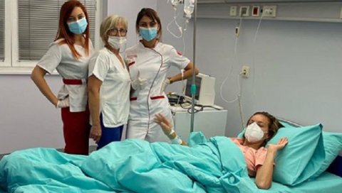 СЛАВИЦА ЋУКТЕРАШ СЕ ОГЛАСИЛА ИЗ БОЛНИЦЕ: Погледајте шта је исцрпљена и уморна певачица поручила (ФОТО) СЛАВИЦА ЋУКТЕРАШ СЕ ОГЛАСИЛА ИЗ БОЛНИЦЕ: Погледајте шта је исцрпљена и уморна певачица поручила (ФОТО)