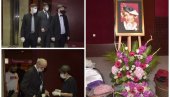 КОМЕМОРАЦИЈА ПОВОДОМ ОДЛАСКА ИСИДОРЕ БЈЕЛИЦЕ: Породица нема од бола, Вила и Лав не дижу главу од туге (ФОТО)