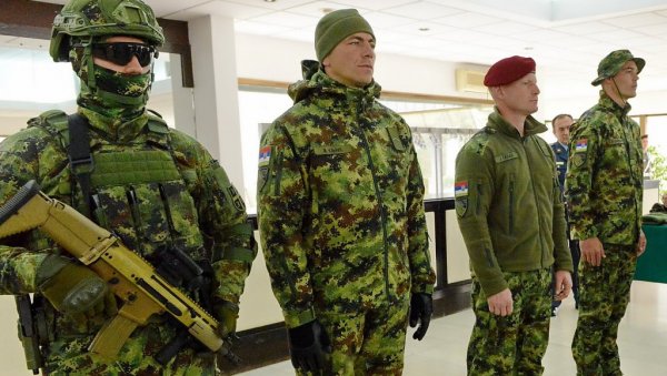ПРАКТИЧНЕ И ИЗДРЖЉИВЕ: Савремене униформе припадника Војске Србије ПРАКТИЧНЕ И ИЗДРЖЉИВЕ: Савремене униформе припадника Војске Србије