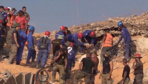 РАСТЕ ЦРНИ БИЛАНС ЕКСПЛОЗИЈЕ У БЕЈРУТУ: Погинуло више од 200 људи - потрага обустављена (ФОТО) РАСТЕ ЦРНИ БИЛАНС ЕКСПЛОЗИЈЕ У БЕЈРУТУ: Погинуло више од 200 људи - потрага обустављена (ФОТО)
