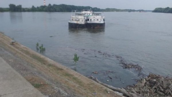 ОБУСТАВЉЕНА ПЛОВИДБА НА ДУНАВУ: Удари ветра достижу брзину и од 110 километара на сат! ОБУСТАВЉЕНА ПЛОВИДБА НА ДУНАВУ: Удари ветра достижу брзину и од 110 километара на сат!