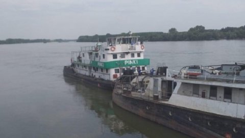 На иницијативу Милоша Вучевића уклоњени ледоломци са обале Дунава (ФОТО) На иницијативу Милоша Вучевића уклоњени ледоломци са обале Дунава (ФОТО)