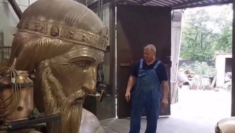 ВИСОК ЧАК 23 МЕТРА! Погледајте како изгледа споменик Стефану Немањи (ВИДЕО) ВИСОК ЧАК 23 МЕТРА! Погледајте како изгледа споменик Стефану Немањи (ВИДЕО)