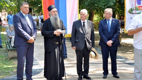 SRPSKI VELIKANI POSTALI BIJELJINCI: Velika svečanost u Bijeljini povodom slave grada (FOTO) SRPSKI VELIKANI POSTALI BIJELJINCI: Velika svečanost u Bijeljini povodom slave grada (FOTO)