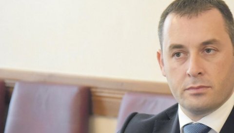 СНП ПРЕЛОМИО: Драгослав Шћекић ће бити шеф преговарачког тима у преговорима о мањинској влади СНП ПРЕЛОМИО: Драгослав Шћекић ће бити шеф преговарачког тима у преговорима о мањинској влади