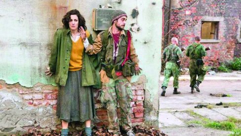 СРАМНО ЛИЦИТИРАЊЕ ЖРТВАМА: Током НАТО бомбардовања, амерички званичници тврдили су да су Срби убили пола милиона Албанаца СРАМНО ЛИЦИТИРАЊЕ ЖРТВАМА: Током НАТО бомбардовања, амерички званичници тврдили су да су Срби убили пола милиона Албанаца