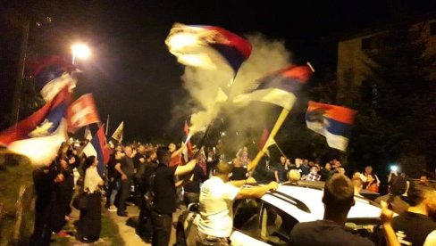 ZAVRŠENA AUTO-LITIJA U BERANAMA: Ne damo svetinje - jasna poruka za kraj! (FOTO/VIDEO) ZAVRŠENA AUTO-LITIJA U BERANAMA: Ne damo svetinje - jasna poruka za kraj! (FOTO/VIDEO)