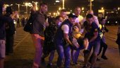 VOJSKA NA ULICAMA MINSKA: Ima i povređenih, eskaliraju neredi (FOTO/VIDEO) VOJSKA NA ULICAMA MINSKA: Ima i povređenih, eskaliraju neredi (FOTO/VIDEO)