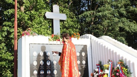 ЈУНАЦИМА ВЕЧНО ХВАЛА! Богутово Село имало највише жртава у минулом рату (ФОТО) ЈУНАЦИМА ВЕЧНО ХВАЛА! Богутово Село имало највише жртава у минулом рату (ФОТО)