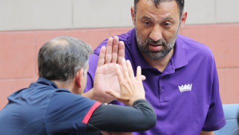 НАВИЈАЧИ САКРАМЕНТА СУ БЕСНИ: Владе, одлази! НАВИЈАЧИ САКРАМЕНТА СУ БЕСНИ: Владе, одлази!