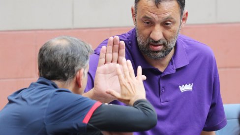 НАВИЈАЧИ САКРАМЕНТА СУ БЕСНИ: Владе, одлази! НАВИЈАЧИ САКРАМЕНТА СУ БЕСНИ: Владе, одлази!