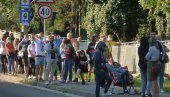 ОГРОМНЕ ГУЖВЕ ИСПРЕД ТОРЛАКА: Редови за тестирање од јутрос од 4.30 сати ОГРОМНЕ ГУЖВЕ ИСПРЕД ТОРЛАКА: Редови за тестирање од јутрос од 4.30 сати