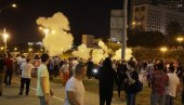 ХИЉАДЕ ЉУДИ НА ПРОТЕСТУ У МИНСКУ: Полиција користи водени топ и хапси демонстранте ХИЉАДЕ ЉУДИ НА ПРОТЕСТУ У МИНСКУ: Полиција користи водени топ и хапси демонстранте