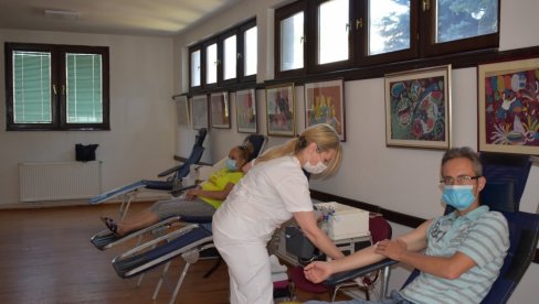 ХУМАНОСТ КИКИНЂАНА: Добар одзив за ванредну акцију добровољног давања крви ХУМАНОСТ КИКИНЂАНА: Добар одзив за ванредну акцију добровољног давања крви