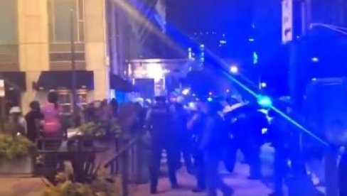 U ČIKAGU SCENE KAO IZ RATA: Masovne pljačke, obračuni sa policijom, uvodi se policijski čas (VIDEO) U ČIKAGU SCENE KAO IZ RATA: Masovne pljačke, obračuni sa policijom, uvodi se policijski čas (VIDEO)