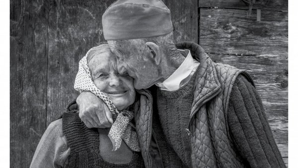 УМЕТНОСТ ФОТОГРАФИЈЕ: Драган Лапчевић и живот села УМЕТНОСТ ФОТОГРАФИЈЕ: Драган Лапчевић и живот села