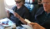 KLINTONOVA POZIVA NA OSVETU: Ne može da preboli poraz od Trampa (VIDEO) KLINTONOVA POZIVA NA OSVETU: Ne može da preboli poraz od Trampa (VIDEO)