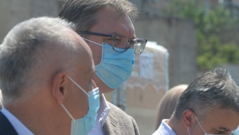 VUČIĆ O RUSKOJ VAKCINI: Otkrio koju će vakcinu primiti Srbi i on lično VUČIĆ O RUSKOJ VAKCINI: Otkrio koju će vakcinu primiti Srbi i on lično