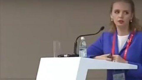ПЛАВОКОСА ДАМА У ЖИЖИ ЈАВНОСТИ: Ево ко је Путинова ћерка која је на себи тестирала вакцину против короне (ВИДЕО) ПЛАВОКОСА ДАМА У ЖИЖИ ЈАВНОСТИ: Ево ко је Путинова ћерка која је на себи тестирала вакцину против короне (ВИДЕО)