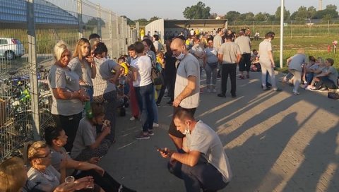 ШТРАЈК ЗБОГ ЖРТАВА КОРОНЕ: Протест радника у Магна ситингу у Оџацима ШТРАЈК ЗБОГ ЖРТАВА КОРОНЕ: Протест радника у Магна ситингу у Оџацима