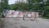 ЧЕКА СЕ ПАД ВОДОСТАЈА: Тражи се решење за санацију оштећеног моста преко Западне Мораве ЧЕКА СЕ ПАД ВОДОСТАЈА: Тражи се решење за санацију оштећеног моста преко Западне Мораве