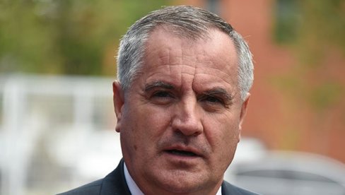 PREMIJER SPRSKE DOŽIVEO UDES: Višković i još dve osobe povređeni u saobraćajki kod Šekovića PREMIJER SPRSKE DOŽIVEO UDES: Višković i još dve osobe povređeni u saobraćajki kod Šekovića