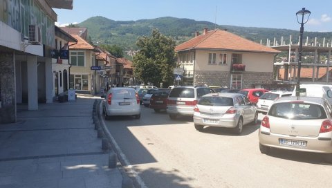ТУКЛИ ДЕВОЈКУ И МЛАДИЋА У ЦЕНТРУ ГРАДА: Ухапшена четворица осумњичених из Пријепоља ТУКЛИ ДЕВОЈКУ И МЛАДИЋА У ЦЕНТРУ ГРАДА: Ухапшена четворица осумњичених из Пријепоља