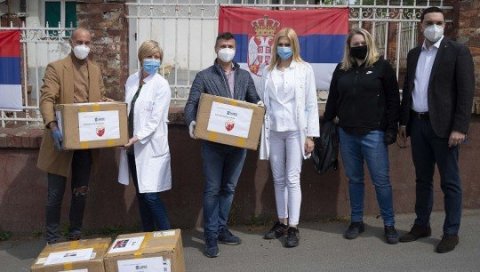 ДИВАН ГЕСТ ЗВЕЗДЕ: Сезонске карте за 706 медицинара ДИВАН ГЕСТ ЗВЕЗДЕ: Сезонске карте за 706 медицинара
