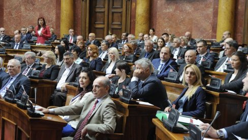 У ПАРЛАМЕНТУ ТИТОВ ШИФРАНТ И ПРВАК ЕВРОПЕ: Занимљив тим од двадесетак ветерана браниће боје пензионера у Скупштини Србије У ПАРЛАМЕНТУ ТИТОВ ШИФРАНТ И ПРВАК ЕВРОПЕ: Занимљив тим од двадесетак ветерана браниће боје пензионера у Скупштини Србије
