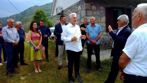 PROF. DR ZDRAVKO KRIVOKAPIĆ U ROVCIMA: Jedini zadatak je obezbediti svoj deci život dostojan čoveka PROF. DR ZDRAVKO KRIVOKAPIĆ U ROVCIMA: Jedini zadatak je obezbediti svoj deci život dostojan čoveka