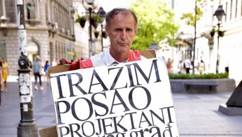 ОПЕТ ЈЕ НА УЛИЦИ И ТРАЖИ ПОСАО: Запослио се, а онда му је газда тражио да уради нешто због чега сада носи таблу у Кнез Михаиловој ОПЕТ ЈЕ НА УЛИЦИ И ТРАЖИ ПОСАО: Запослио се, а онда му је газда тражио да уради нешто због чега сада носи таблу у Кнез Михаиловој