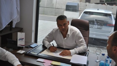 ДНС СПРЕМАН ЗА ЛОКАЛНЕ ИЗБОРЕ: Нешић потписао изборне листе ДНС СПРЕМАН ЗА ЛОКАЛНЕ ИЗБОРЕ: Нешић потписао изборне листе