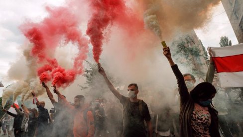 RUSKI NOVINAR O SITUACIJI U MINSKU: Među demonstrantima veliki broj provokatora, atmosfera napeta RUSKI NOVINAR O SITUACIJI U MINSKU: Među demonstrantima veliki broj provokatora, atmosfera napeta