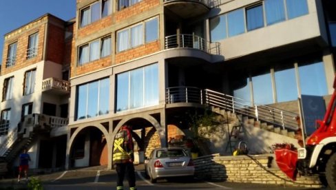 ПОЖАР У ПЉЕВЉИМА: Гори хотел Голд (ФОТО) ПОЖАР У ПЉЕВЉИМА: Гори хотел Голд (ФОТО)