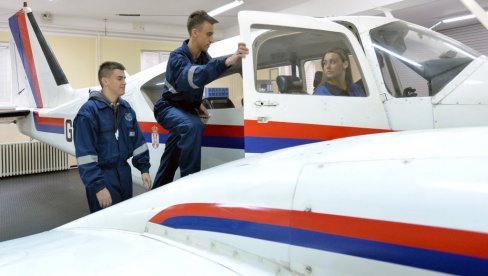 ПРЕКО АПЛИКАЦИЈЕ ДО ПРАКСЕ: Фирме ће се за програм Моја прва плата пријављивати до 15. септембра ПРЕКО АПЛИКАЦИЈЕ ДО ПРАКСЕ: Фирме ће се за програм Моја прва плата пријављивати до 15. септембра