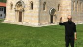 БИВШИ ФУДБАЛЕР ЗВЕЗДЕ ЗА НОВОСТИ: Народ све трпи, осим кад му Бога нападају БИВШИ ФУДБАЛЕР ЗВЕЗДЕ ЗА НОВОСТИ: Народ све трпи, осим кад му Бога нападају