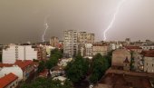 UPOZORENJE RHMZ NA NEPOGODE: U sledećih sat vremena očekuju se grmljavine i pljuskovi UPOZORENJE RHMZ NA NEPOGODE: U sledećih sat vremena očekuju se grmljavine i pljuskovi