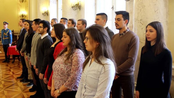 МЛАДИ ИСТРАЖИВАЧИ - Нова енергија и будућност Војнотехничког института МЛАДИ ИСТРАЖИВАЧИ - Нова енергија и будућност Војнотехничког института