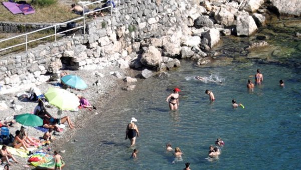 ХРВАТИ ПОБЕСНЕЛИ ЗБОГ ТУРИСТА: Једна ствар им посебно иде на живце, покренула се и расправа на интернету ХРВАТИ ПОБЕСНЕЛИ ЗБОГ ТУРИСТА: Једна ствар им посебно иде на живце, покренула се и расправа на интернету